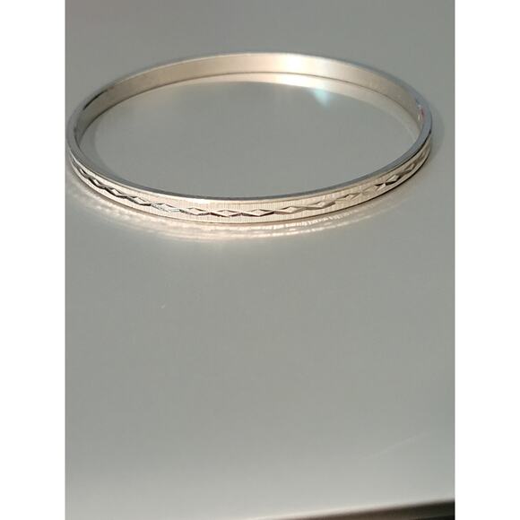 Trifari silver etched Bracelet - Picture 2 of 4